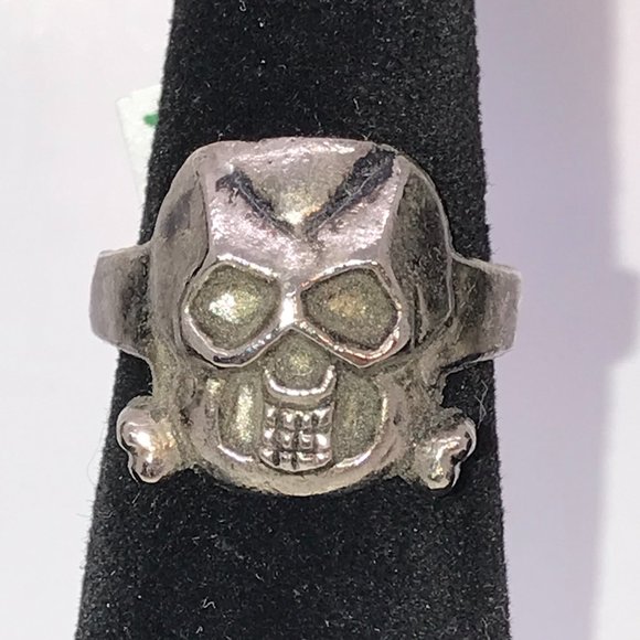 Pewter Skull and Crossbones Ring - Picture 1 of 6